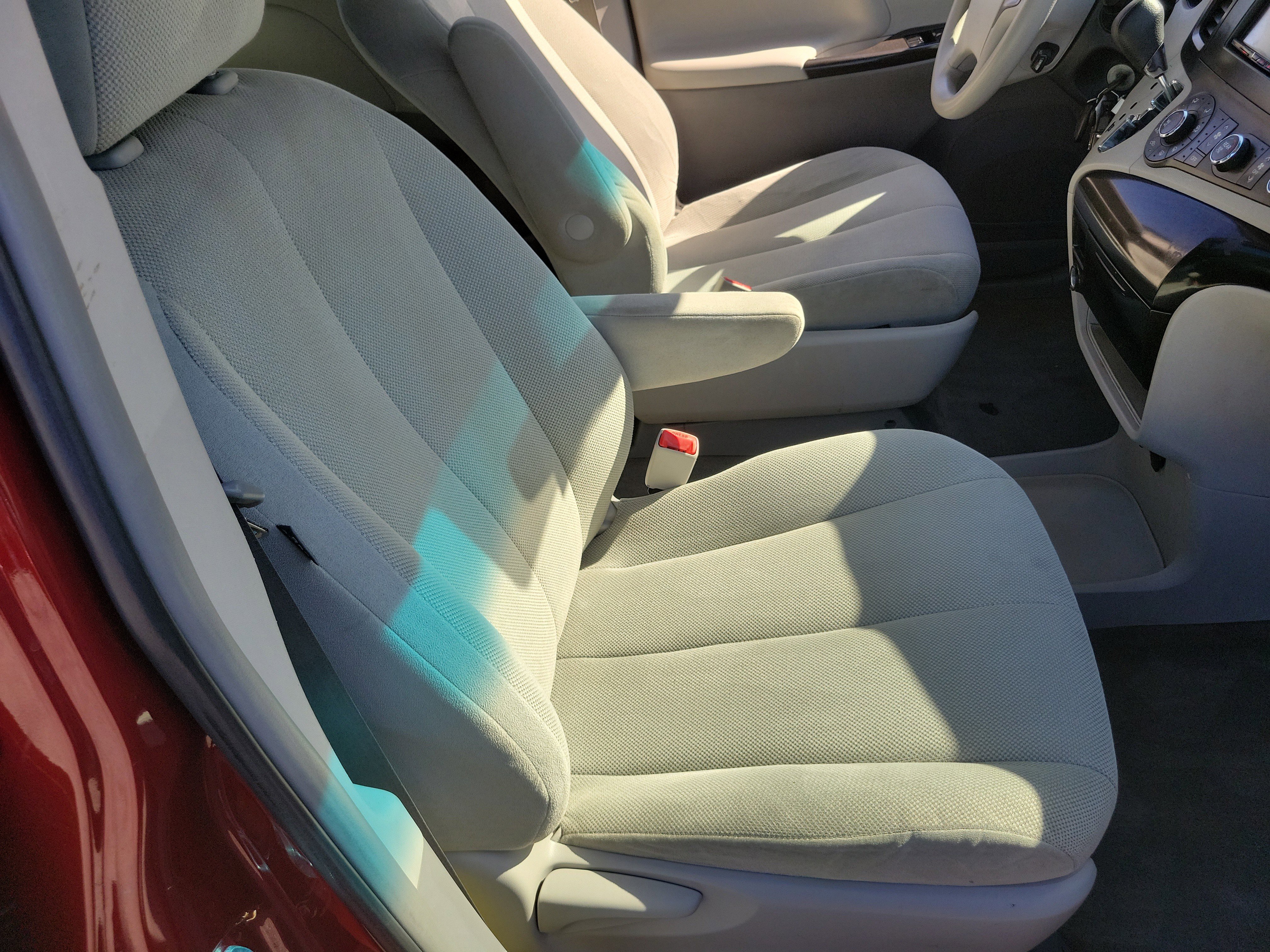 Used 2013 Toyota Sienna L w/ Towing Pkg image 20