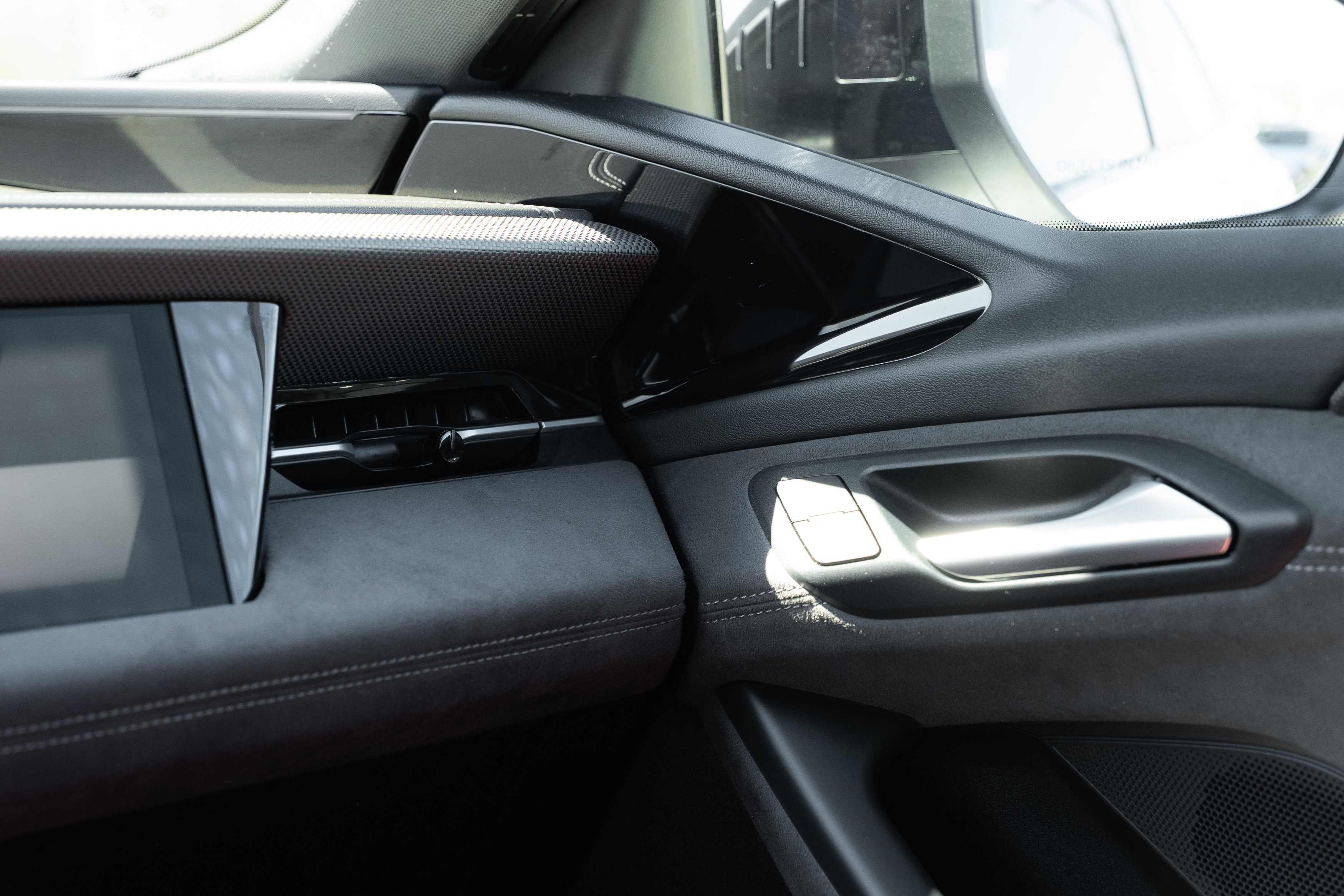 Certified 2025 Audi S6 e-tron Prestige w/ 21" Black Optic Package image 19