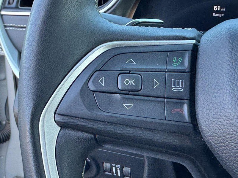 Used 2024 Jeep Grand Cherokee L Laredo AWD/4WD image 17