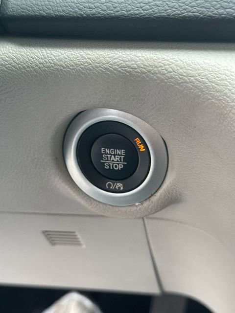 Used 2017 Chrysler Pacifica Touring-L FWD image 17