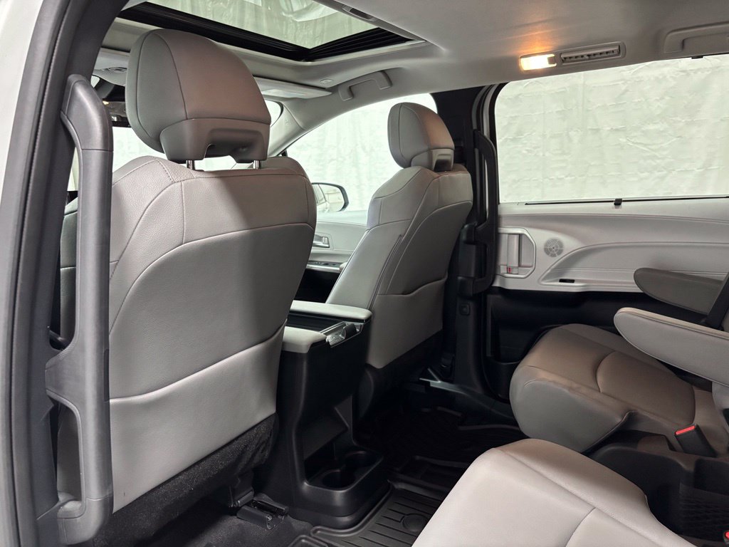 Used 2026 Toyota Sienna XLE AWD/4WD image 50