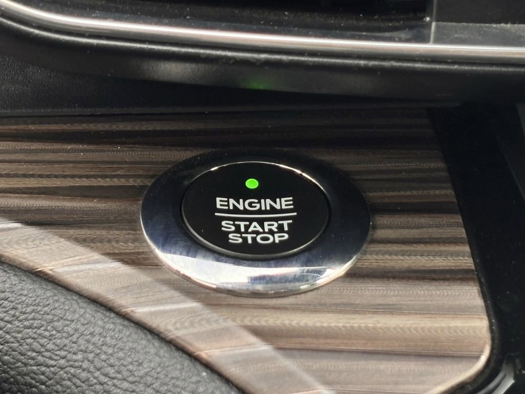 Used 2021 Ford Explorer Limited w/ Equipment Group 301A AWD/4WD image 17