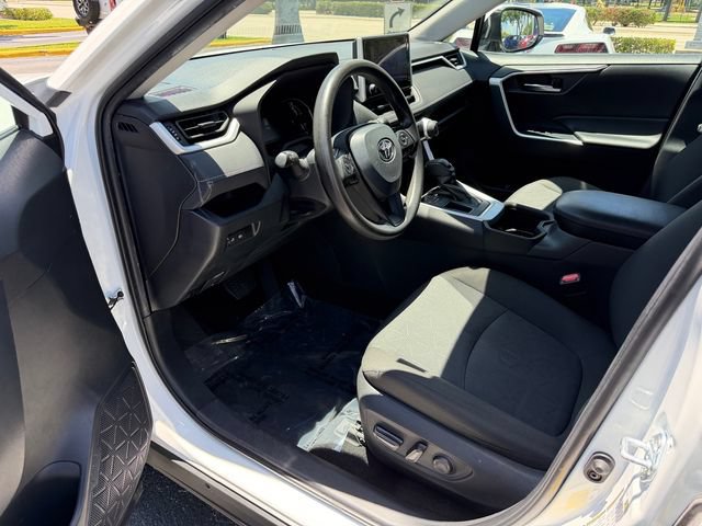 Used 2024 Toyota RAV4 XLE FWD image 9