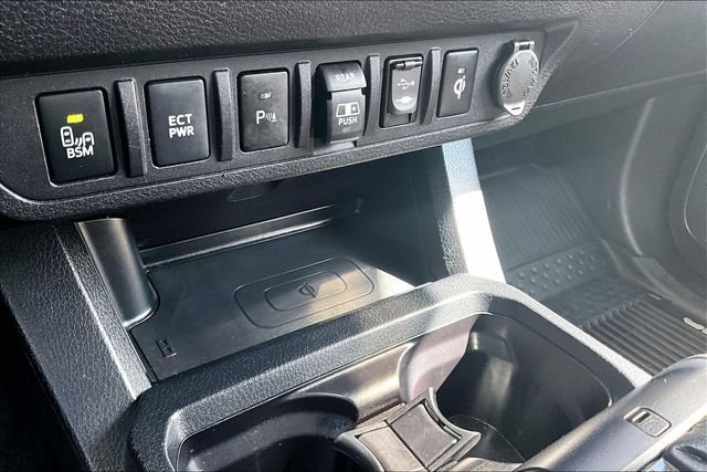 Used 2018 Toyota Tacoma TRD Off-Road w/ Technology Package AWD/4WD image 29