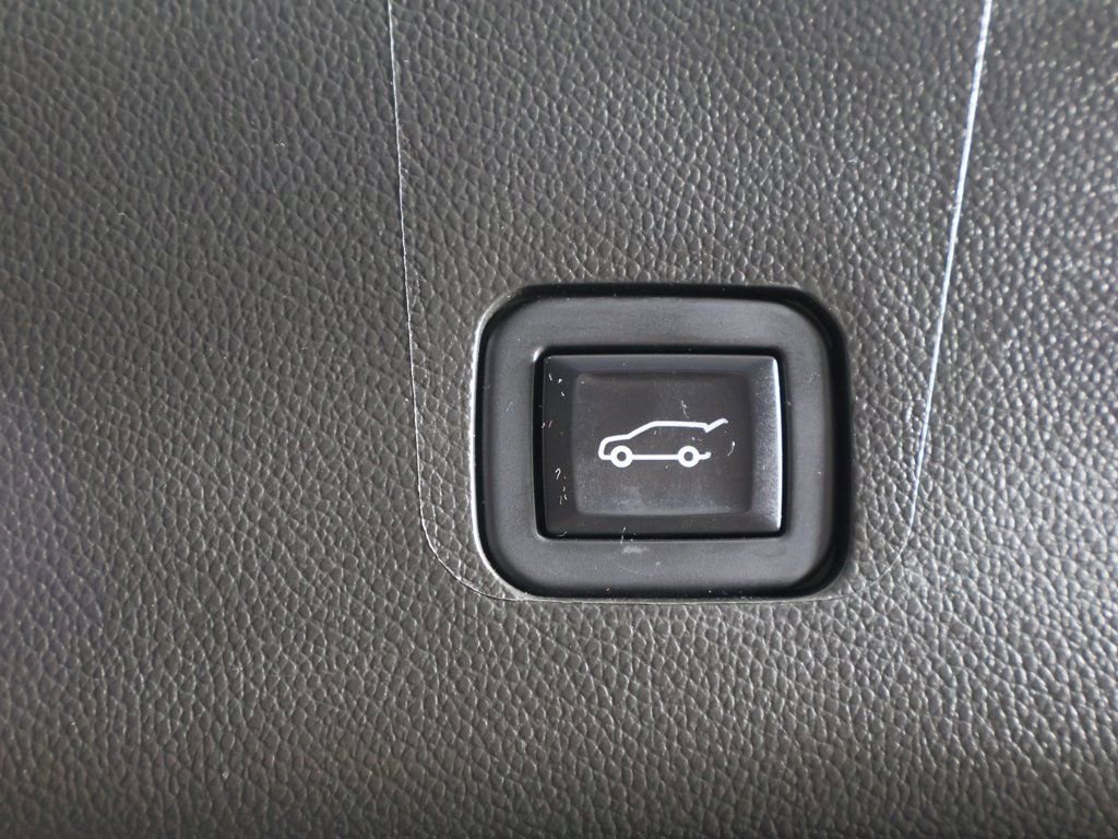 Used 2023 Chevrolet Traverse LT w/ LPO, Floor Liner Package image 21