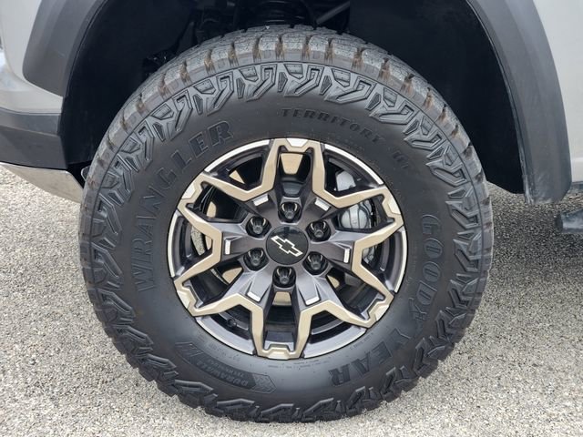 Used 2025 Chevrolet Colorado ZR2 w/ Technology Package image 8