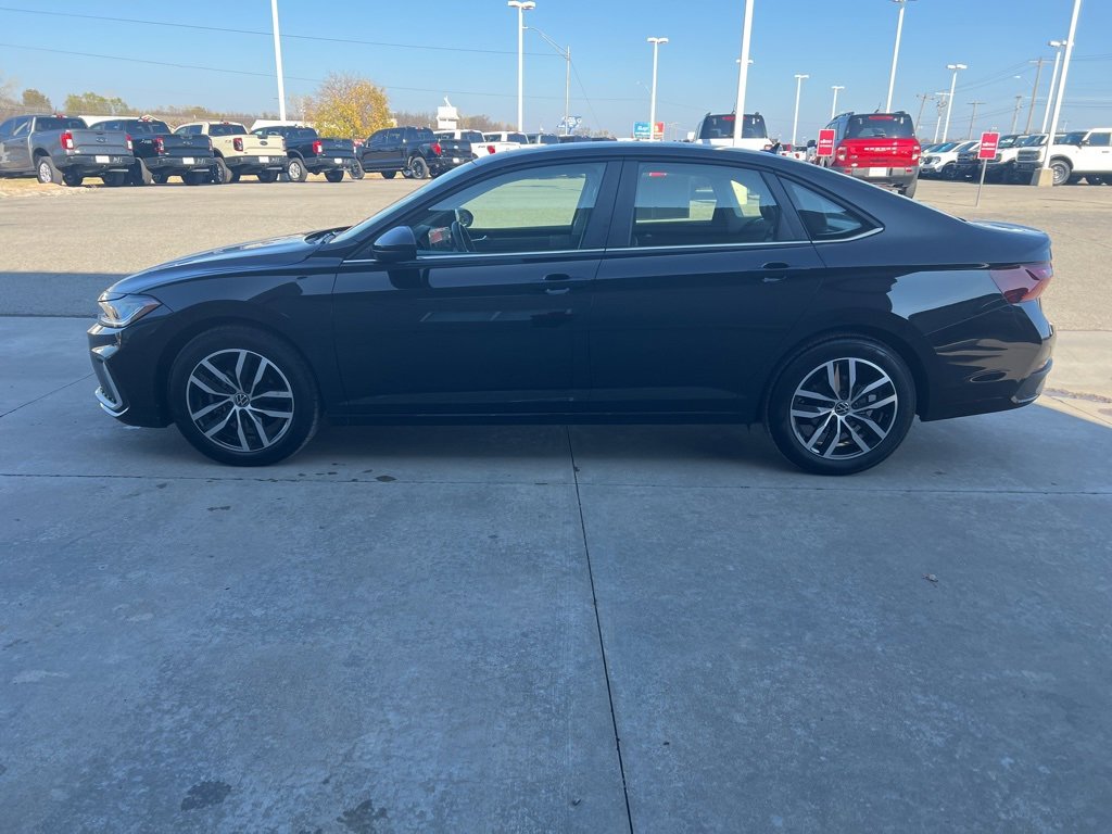 Used 2025 Volkswagen Jetta SE image 8