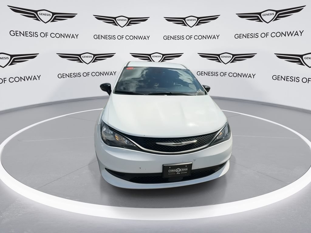 Used 2025 Chrysler Voyager LX FWD image 3