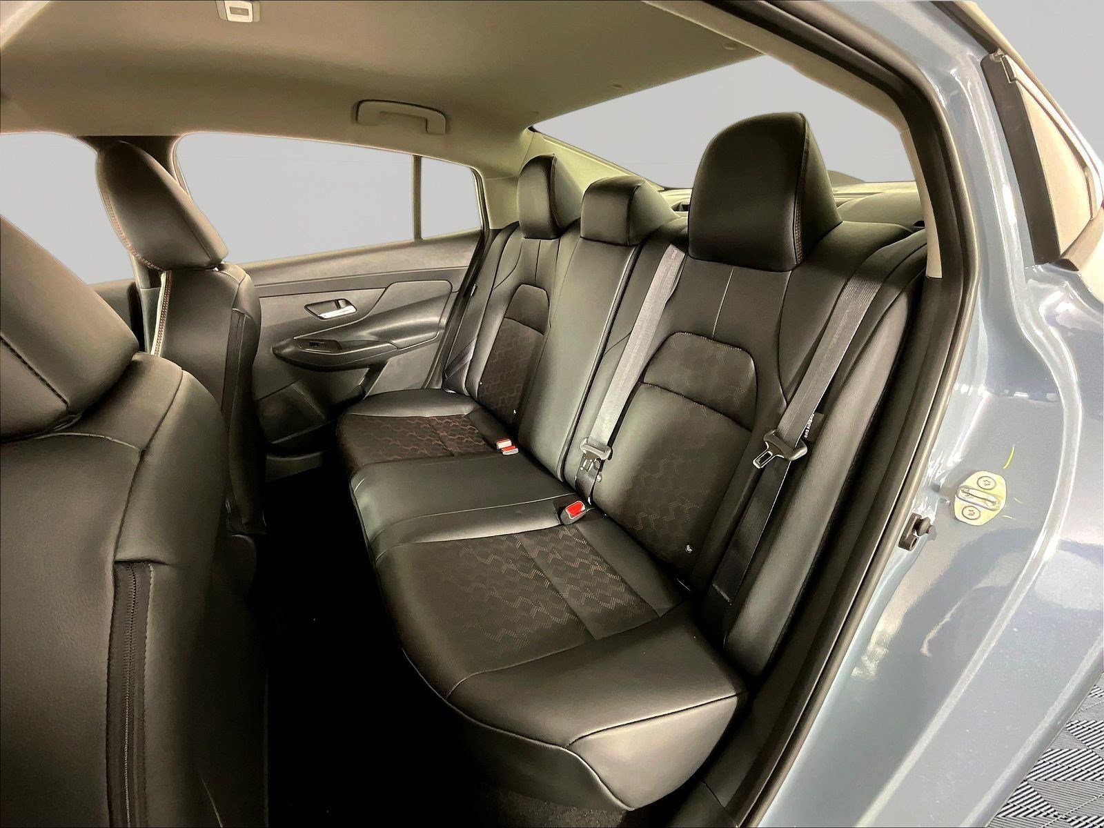 New 2027 Nissan Sentra SR w/ SR Premium Package FWD image 17