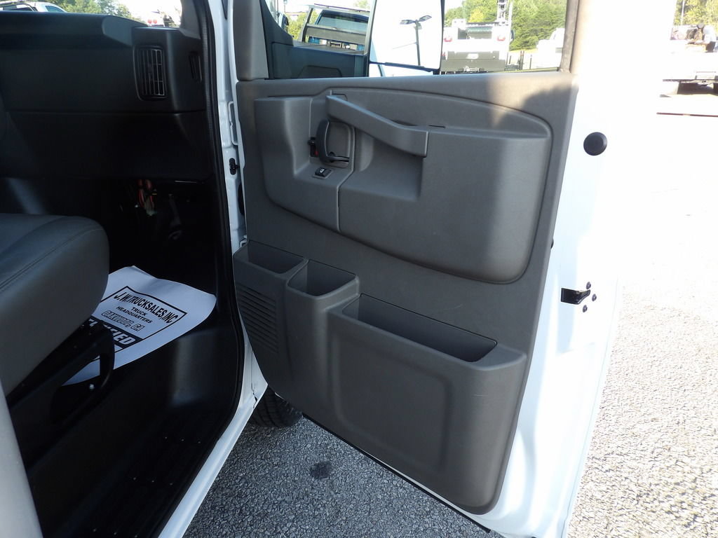 Used 2022 GMC Savana 3500 Extended w/ Power Convenience Package RWD image 25