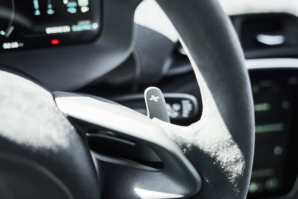 Used 2024 McLaren Artura image 38