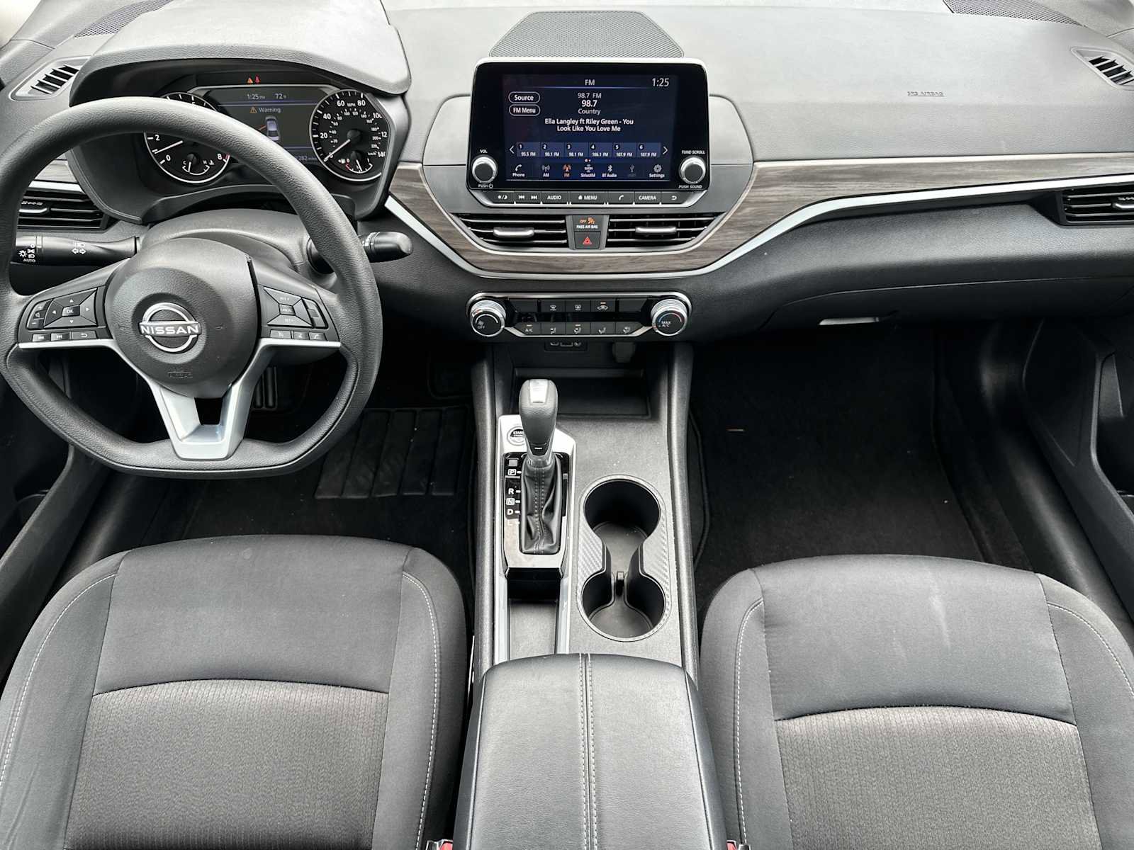 Used 2025 Nissan Altima 2.5 SV FWD image 13