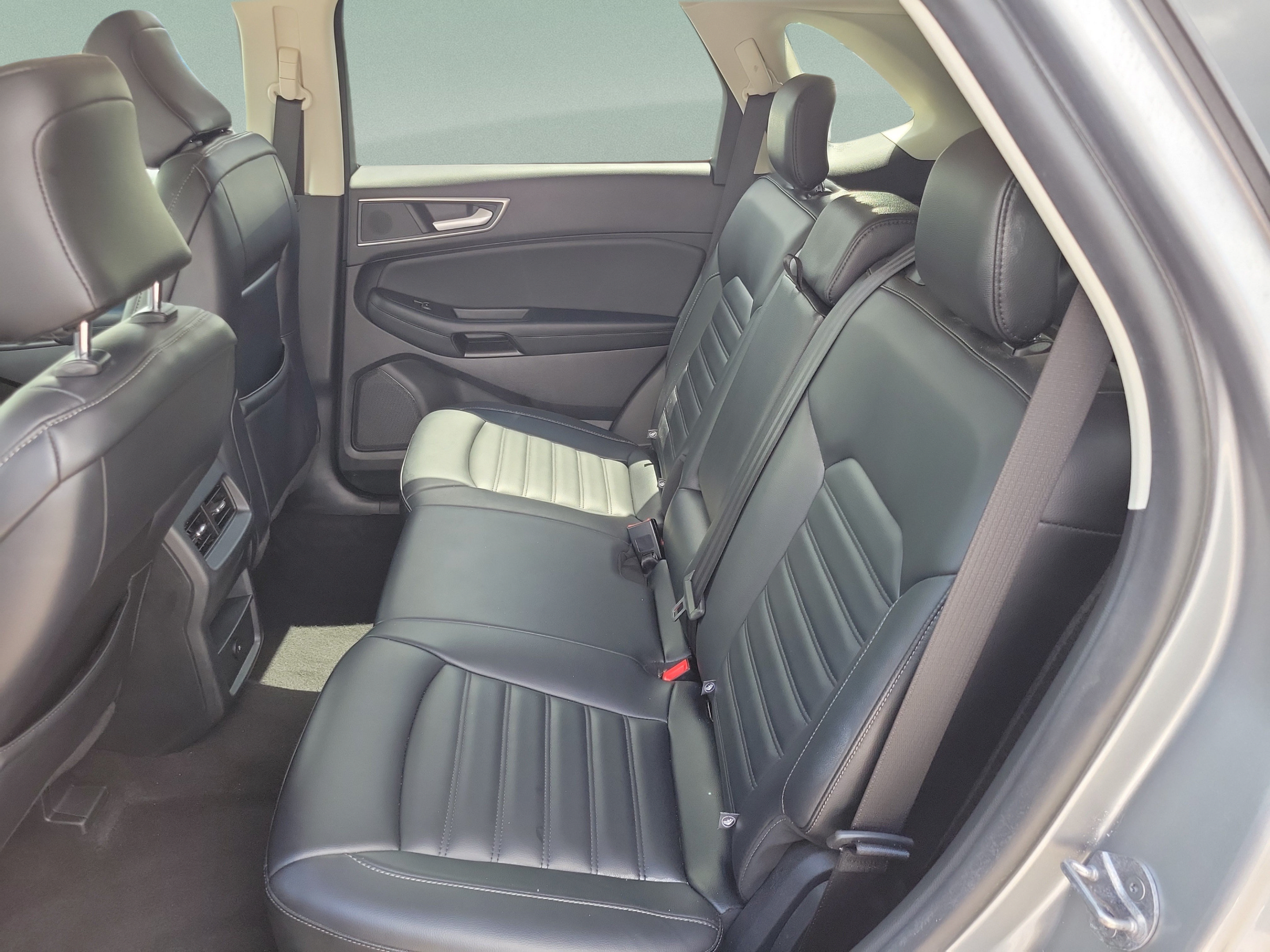 Used 2024 Ford Edge SEL AWD/4WD image 13