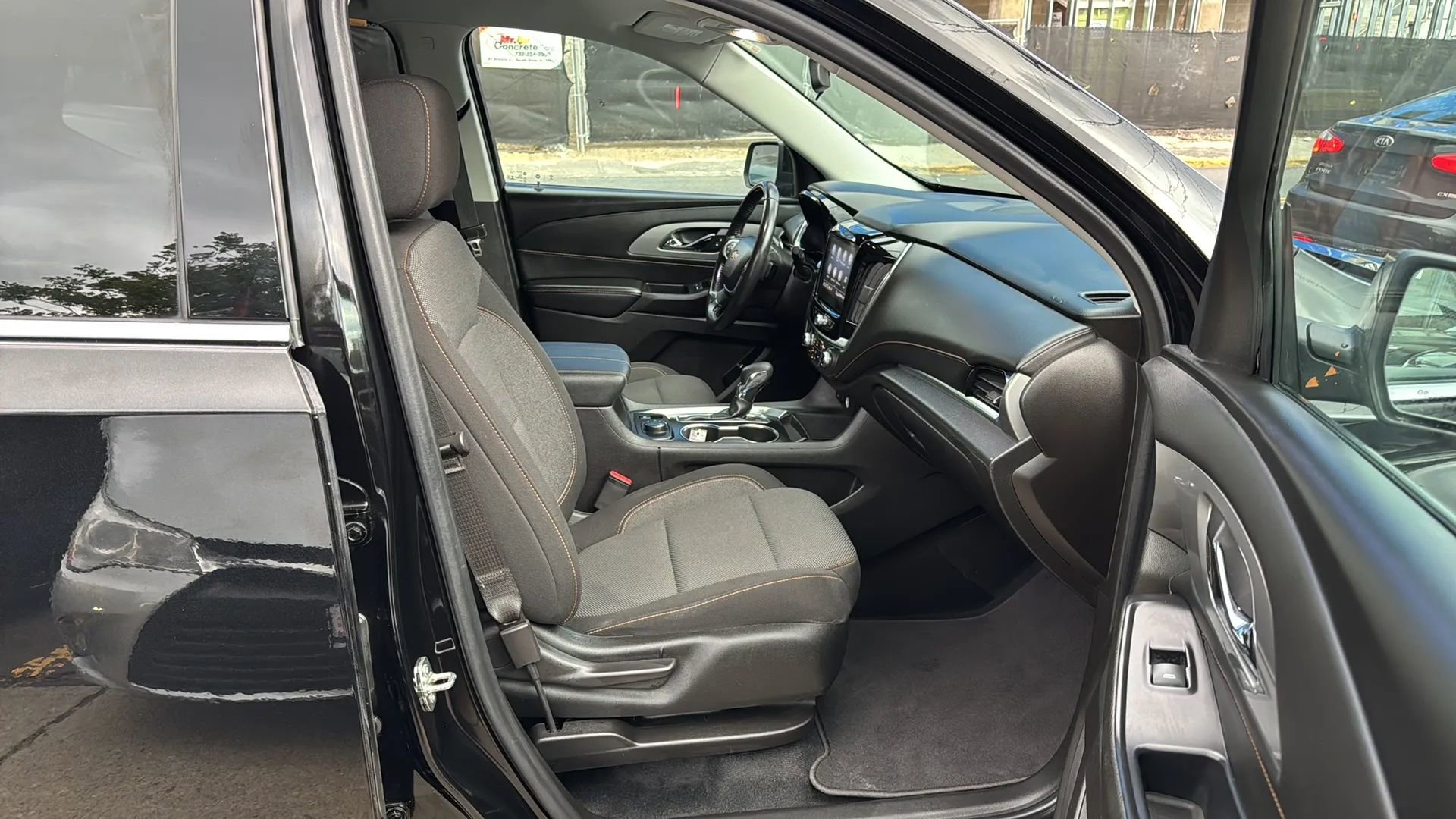 Used 2021 Chevrolet Traverse LT image 12