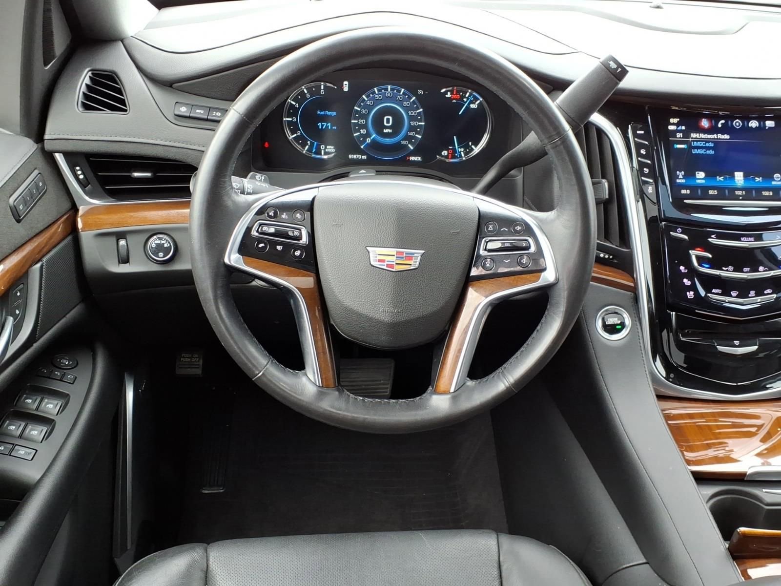 Used 2020 Cadillac Escalade Luxury AWD/4WD image 15