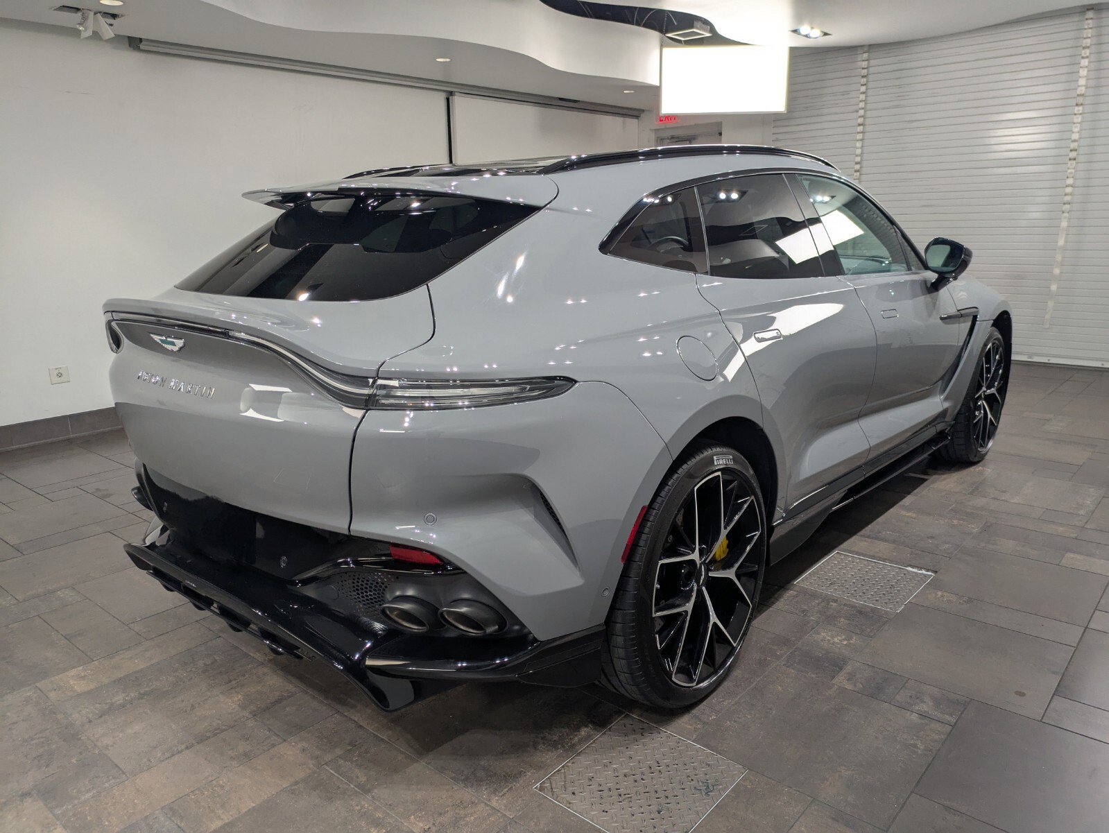 Used 2025 Aston Martin DBX 707 image 23