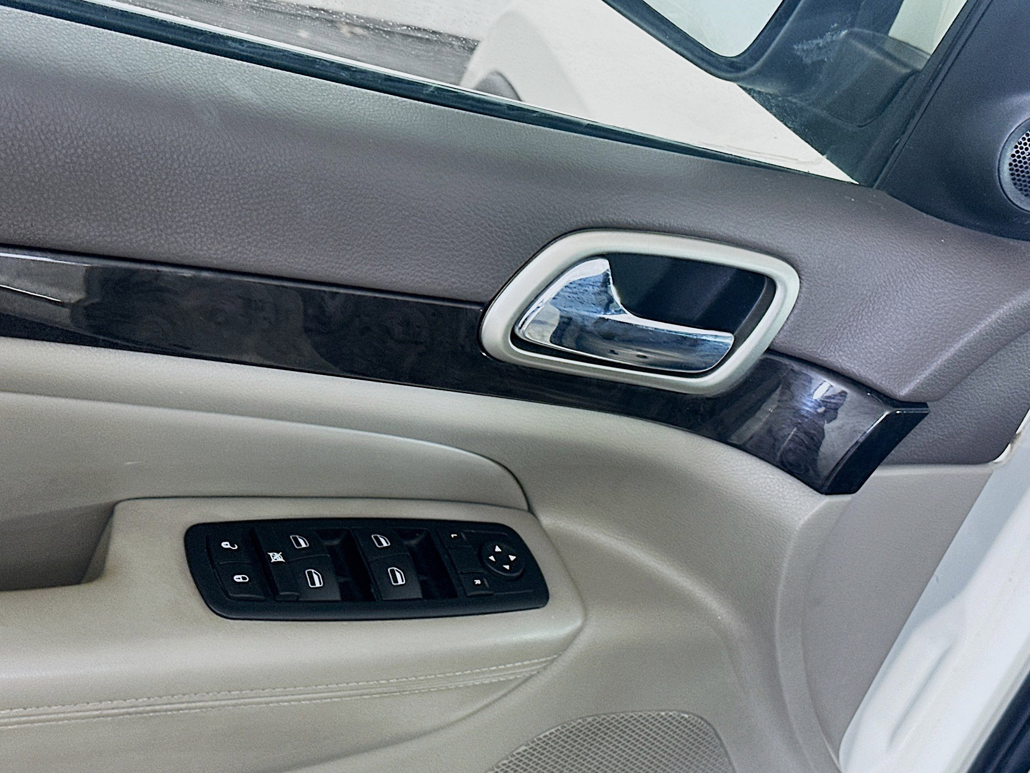 Used 2011 Jeep Grand Cherokee Laredo w/ Trailer Tow Group image 15