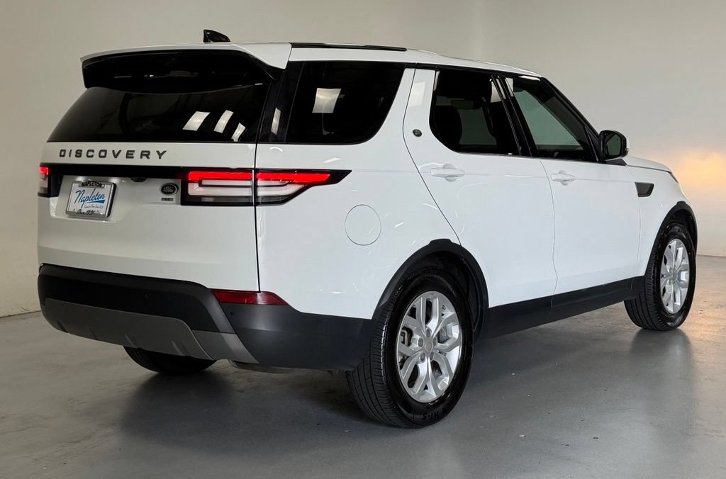 Used 2018 Land Rover Discovery SE AWD/4WD image 3