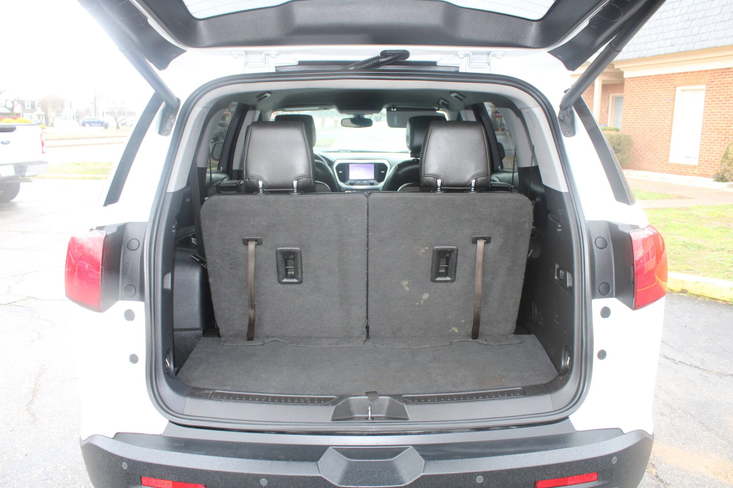 Used 2019 GMC Acadia SLT FWD image 19