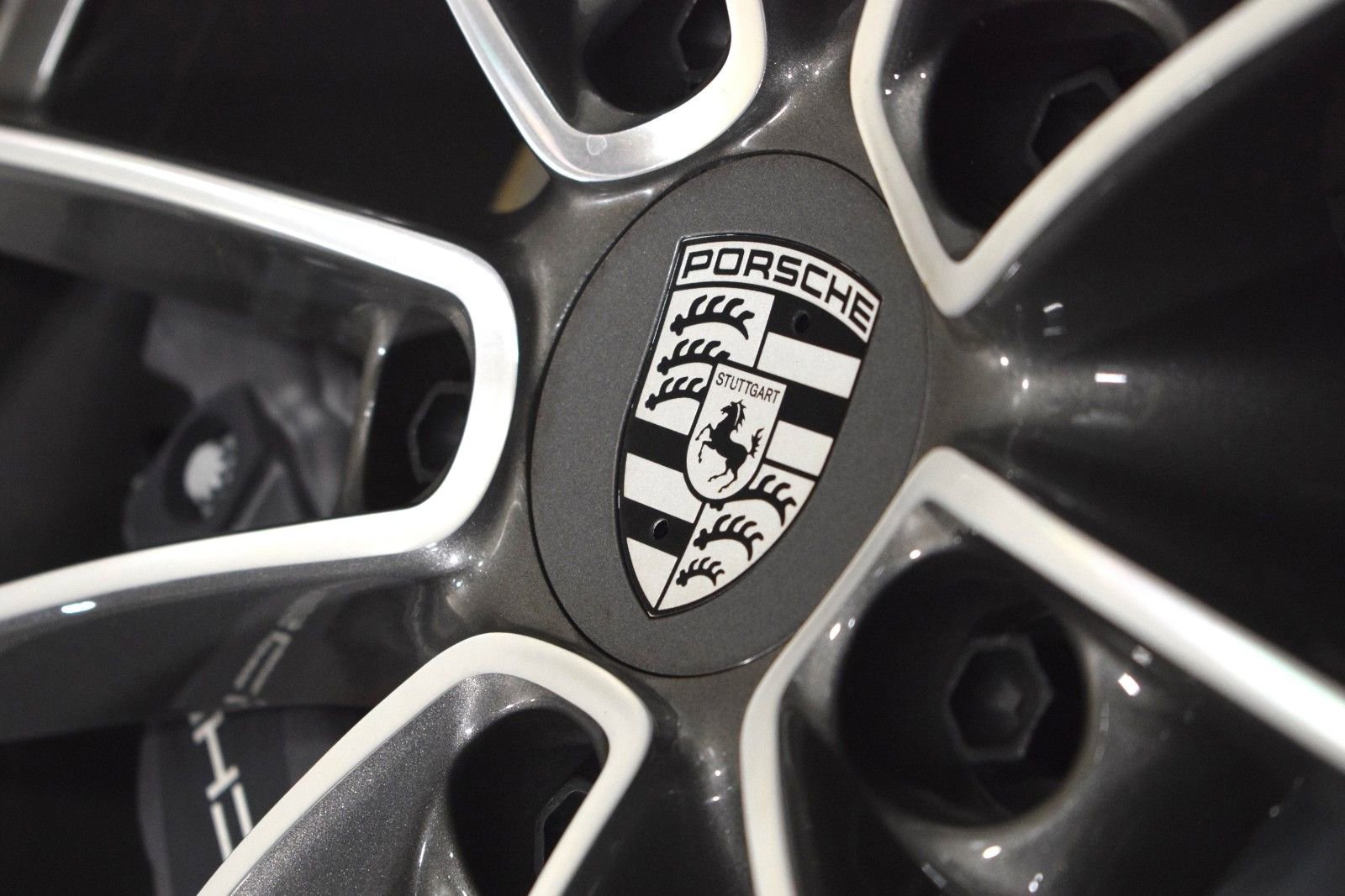 Used 2024 Porsche 911 Carrera RWD image 16