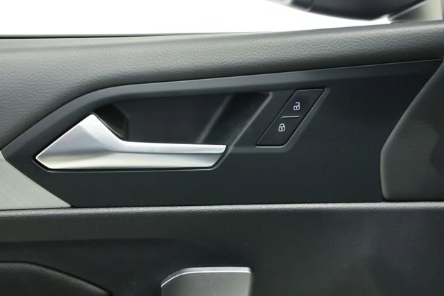 Certified 2022 Volkswagen Jetta SE image 29