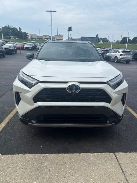 Used 2022 Toyota RAV4 XSE AWD/4WD image 2