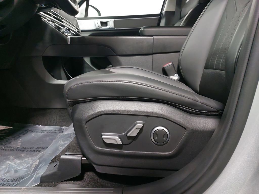 Used 2025 Hyundai Santa Fe SEL image 31