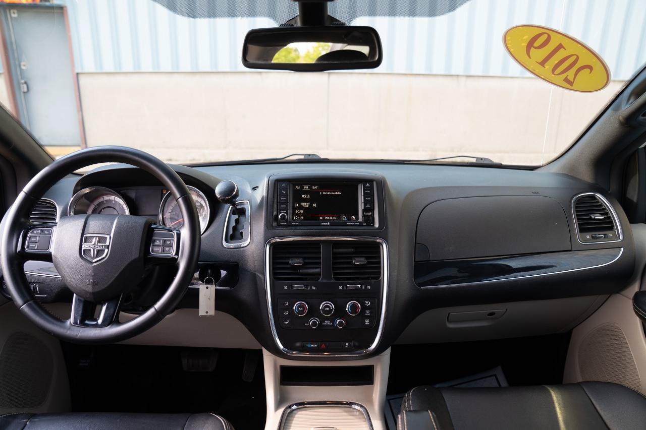 Used 2019 Dodge Grand Caravan SXT FWD image 27