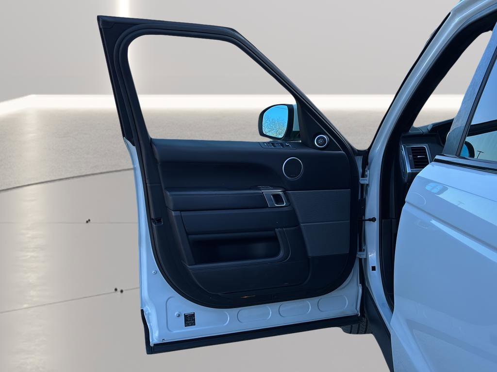 Used 2016 Land Rover Range Rover Sport SE image 11