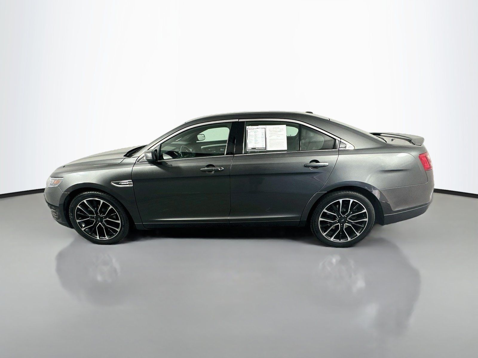 Used 2019 Ford Taurus SEL w/ Equipment Group 201A FWD image 4