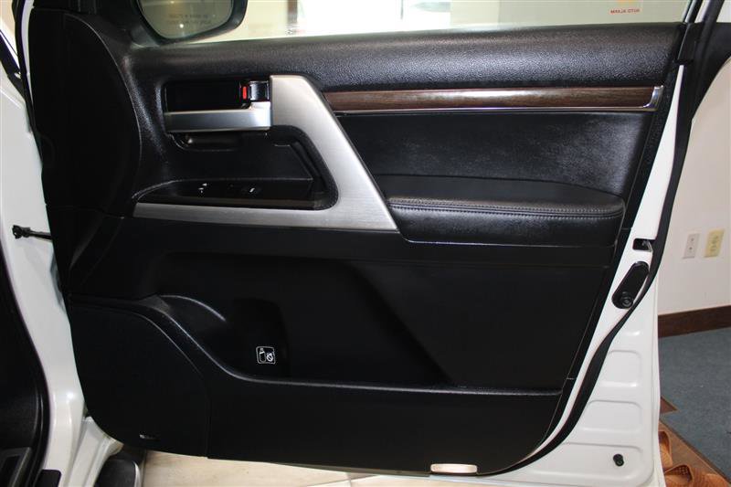 Used 2016 Toyota Land Cruiser AWD/4WD image 38