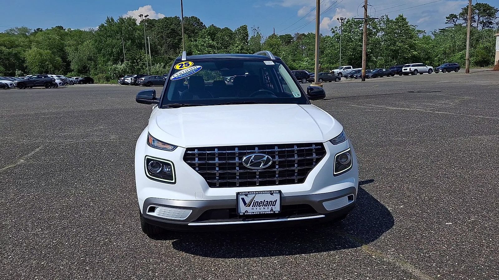 Certified 2025 Hyundai Venue Limited FWD image 3