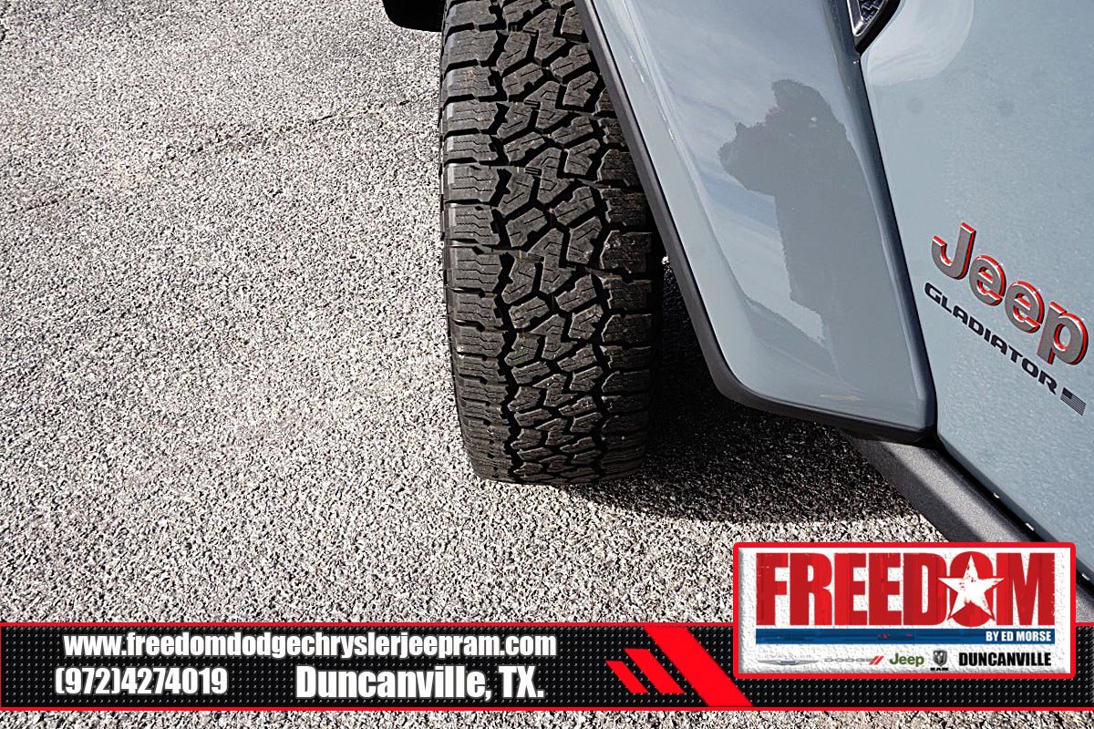 Certified 2025 Jeep Gladiator Rubicon w/ Convenience Group AWD/4WD image 43