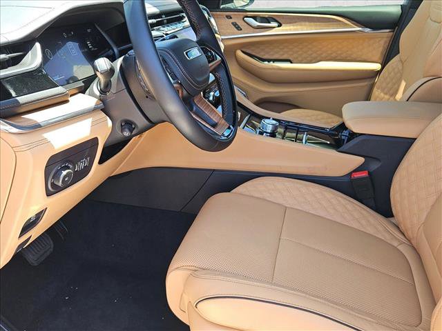 New 2025 Jeep Grand Cherokee Summit image 14