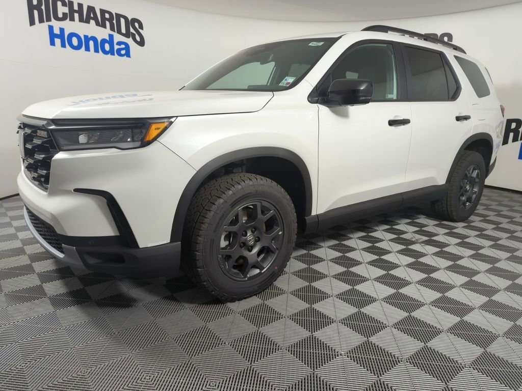 New 2025 Honda Pilot TrailSport