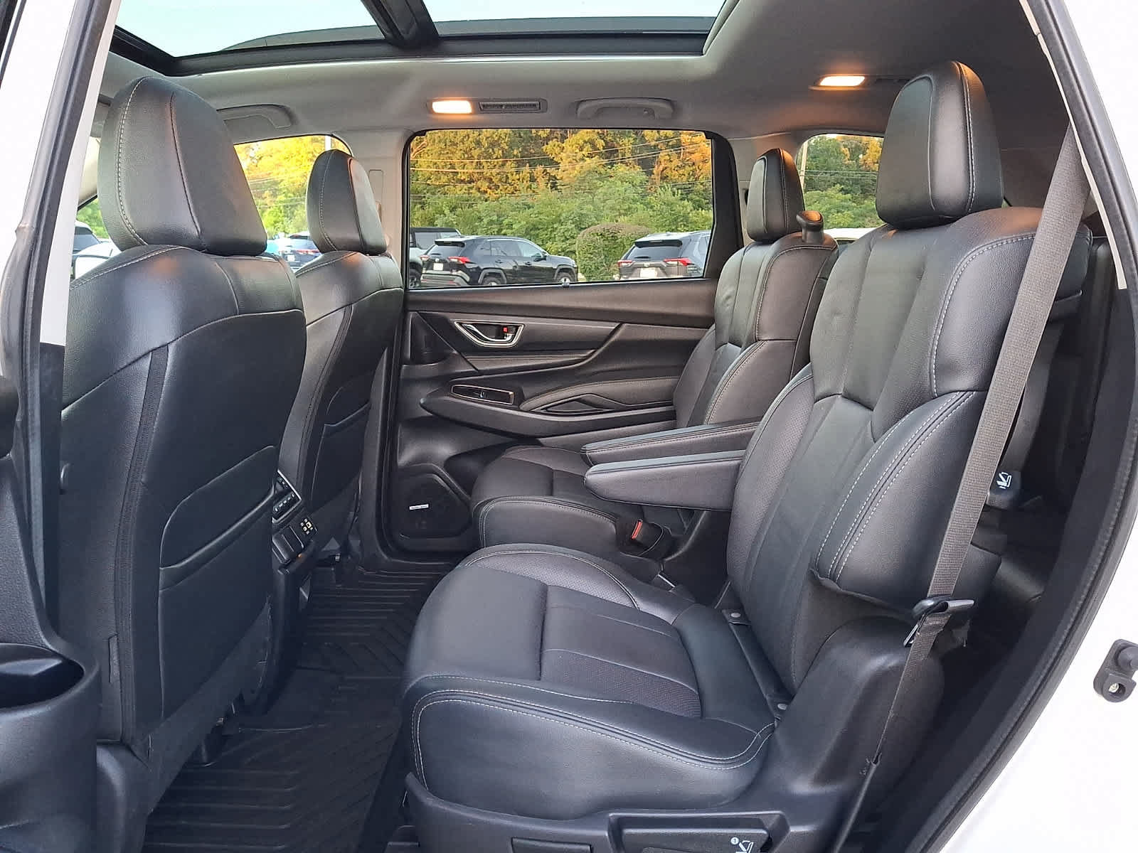 Used 2023 Subaru Ascent Limited w/ Technology Package AWD/4WD image 11