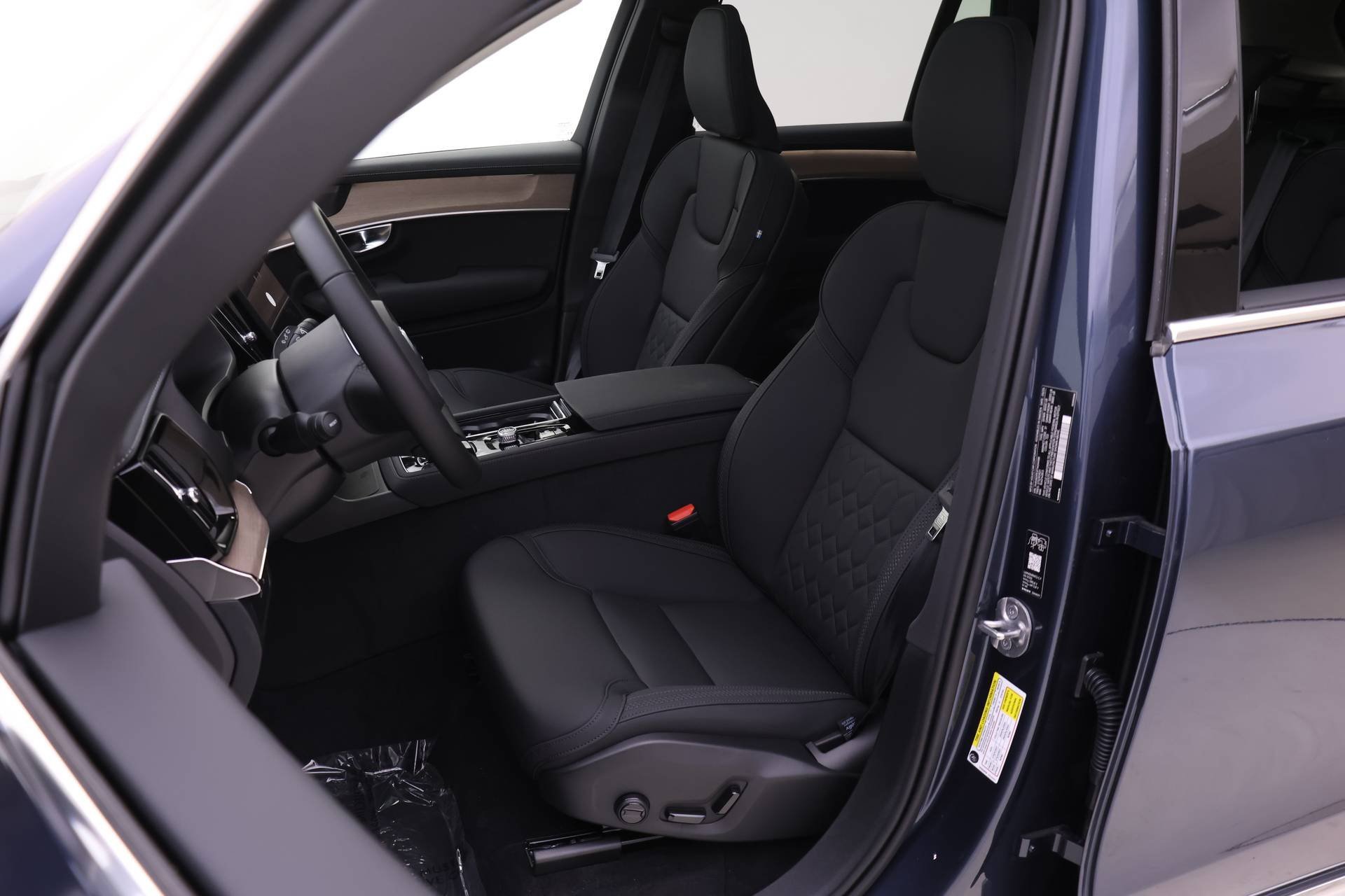 New 2026 Volvo XC90 T8 Plus image 7