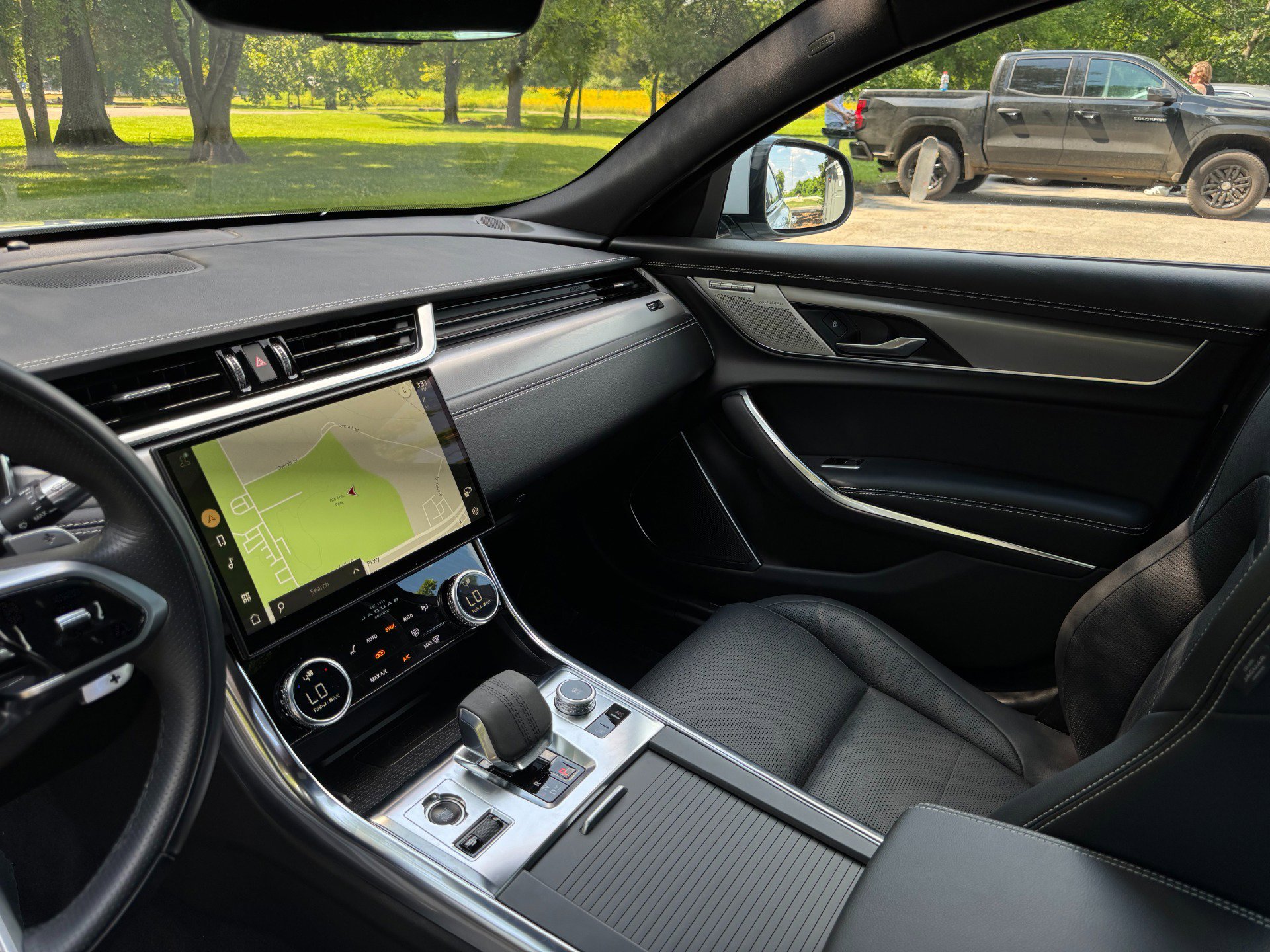 Used 2021 Jaguar XF R-Dynamic SE image 20