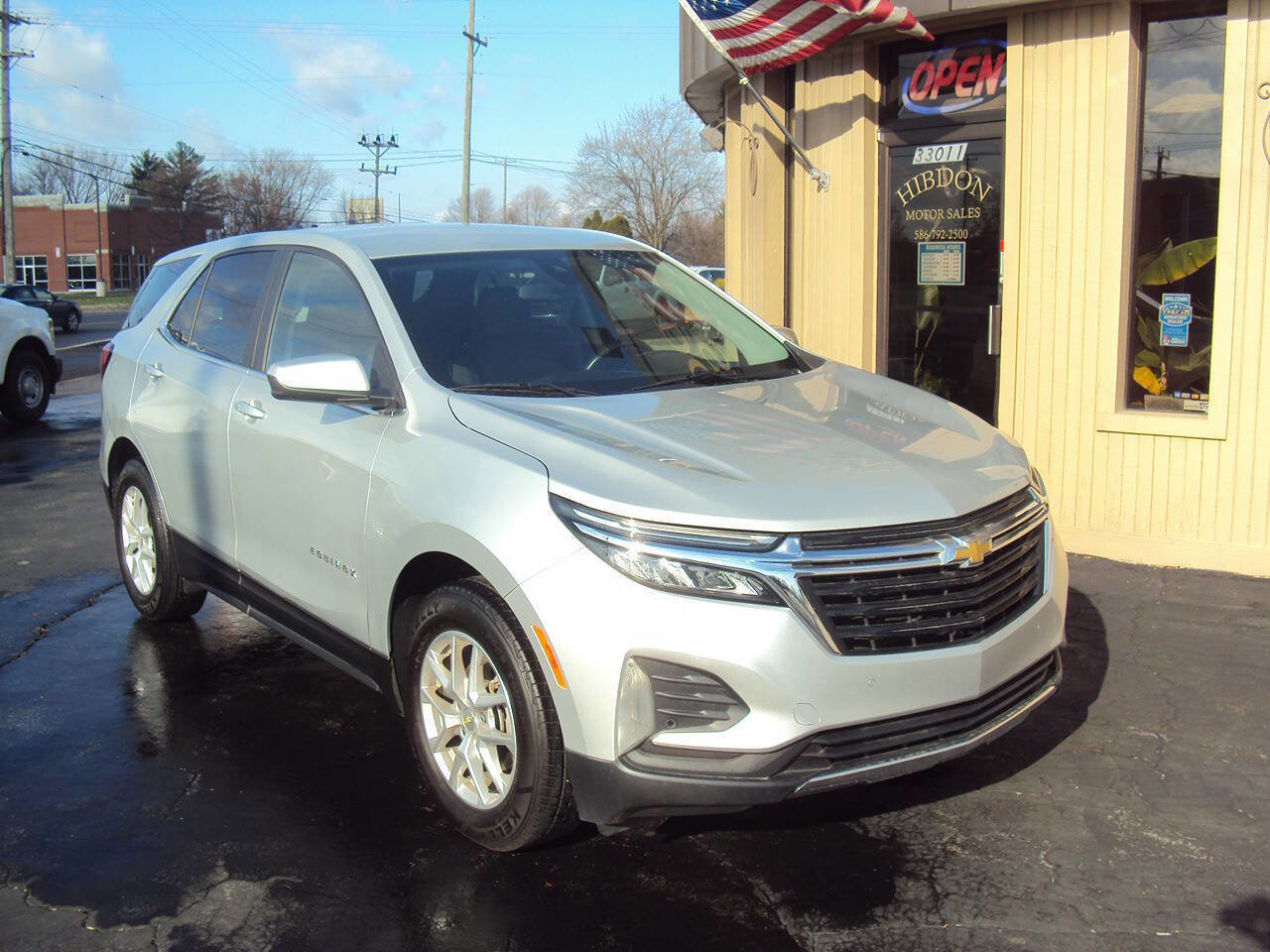 Used 2022 Chevrolet Equinox LT w/ Driver Convenience Package AWD/4WD image 2
