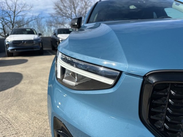 Certified 2023 Volvo XC40 B5 Plus image 12