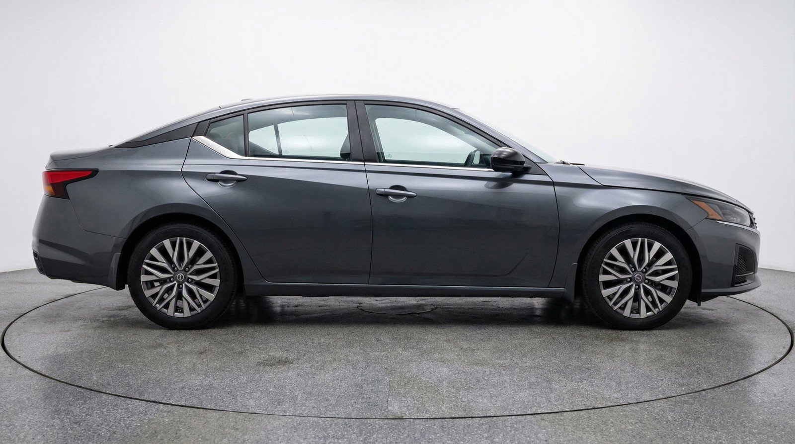 Used 2025 Nissan Altima 2.5 SV FWD image 11