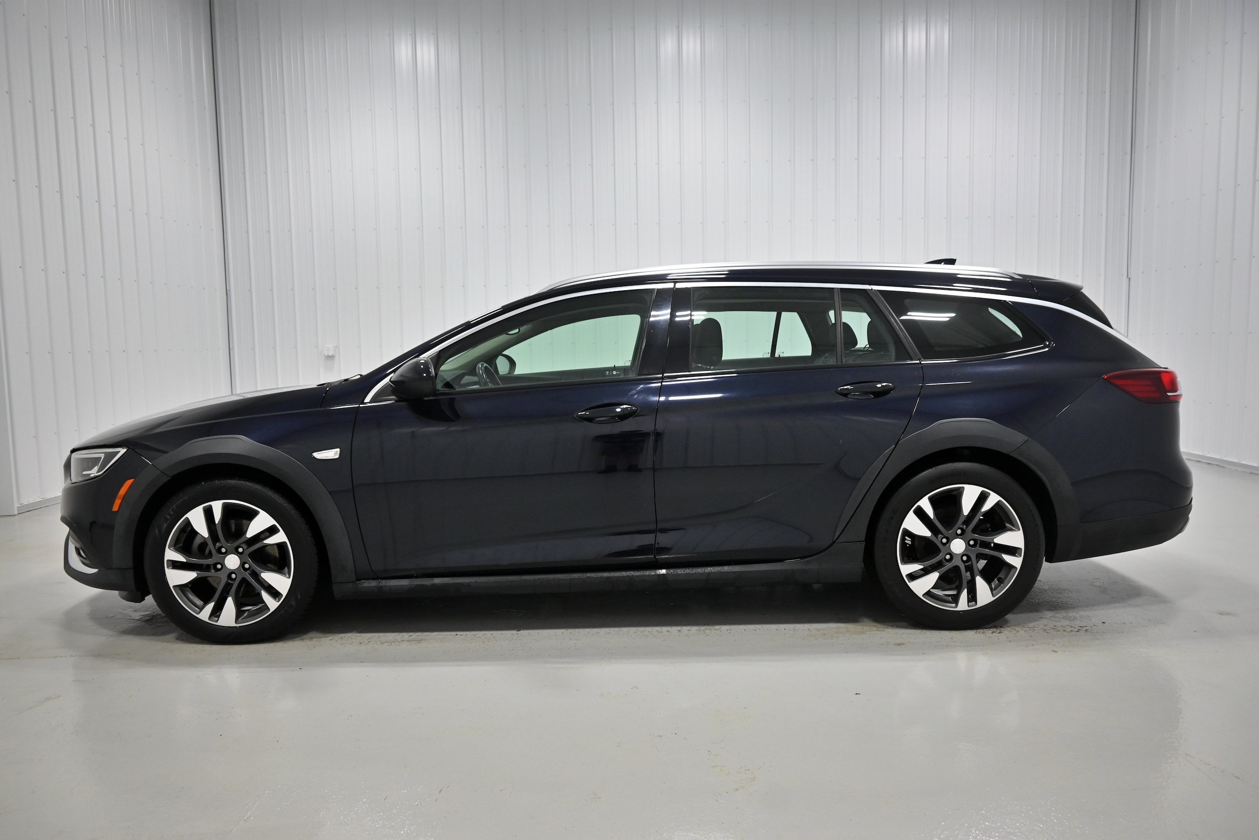 Used 2018 Buick Regal Essence w/ Driver Confidence Package #1 AWD/4WD image 24