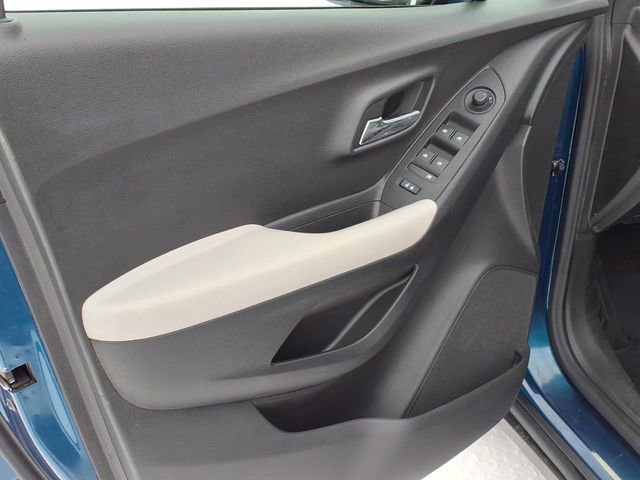 Used 2020 Chevrolet Trax LT w/ LT Convenience Package image 4