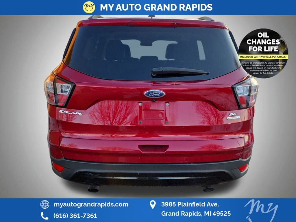 Used 2017 Ford Escape SE w/ SE Sport Appearance Package image 12