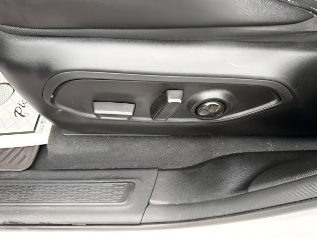 Used 2023 Jeep Grand Cherokee Altitude AWD/4WD image 6