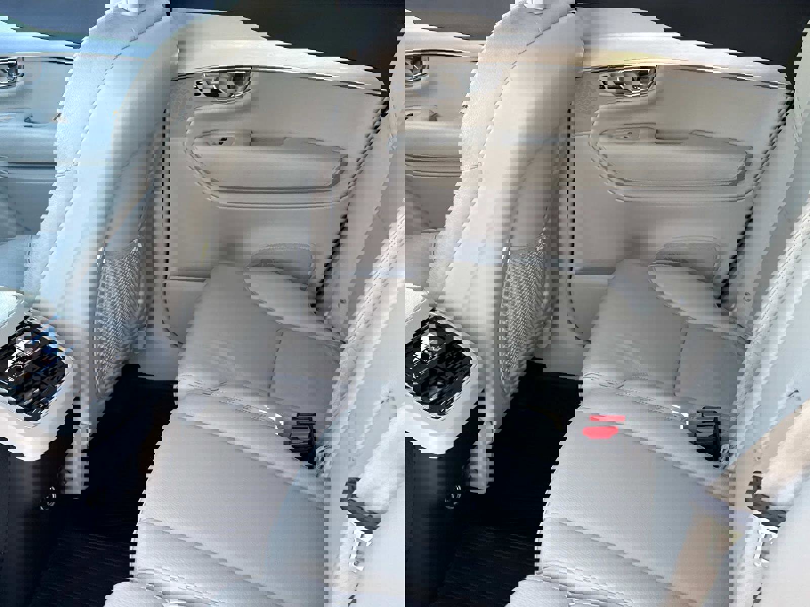 Used 2017 Volvo XC90 T6 Momentum w/ Vision Package image 10