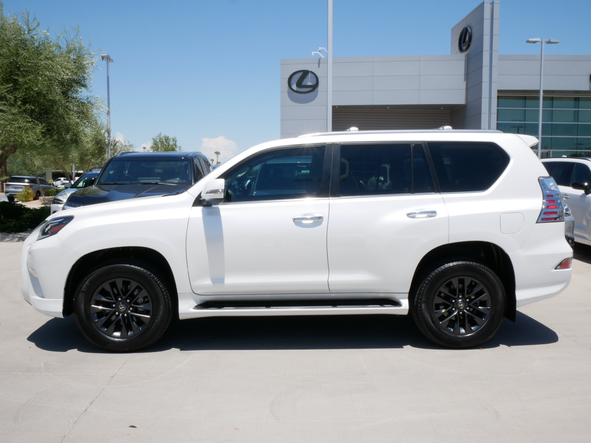 Used 2023 Lexus GX 460 Premium w/ Premium Plus Package AWD/4WD image 3