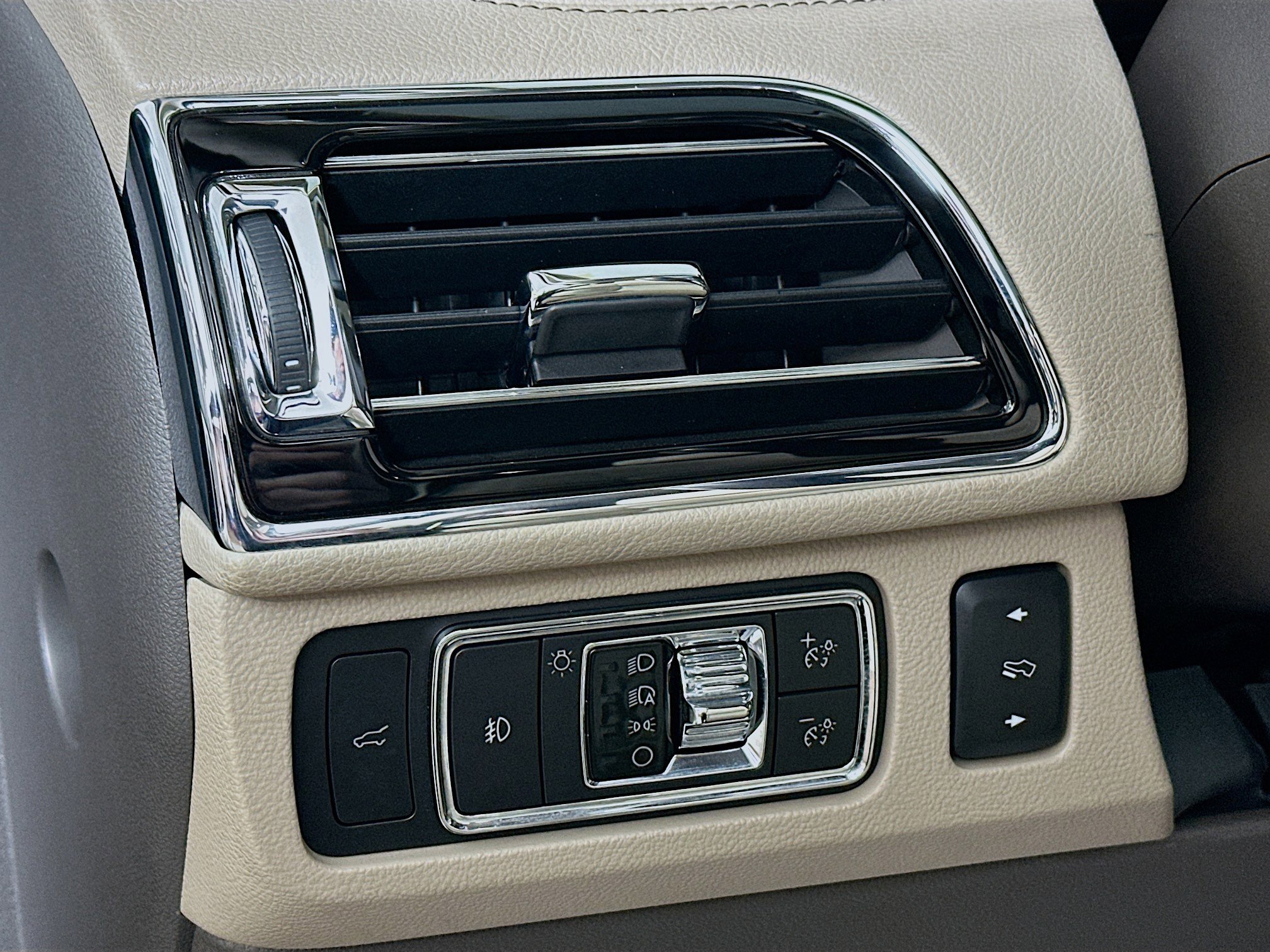 Used 2022 Lincoln Navigator Reserve image 10