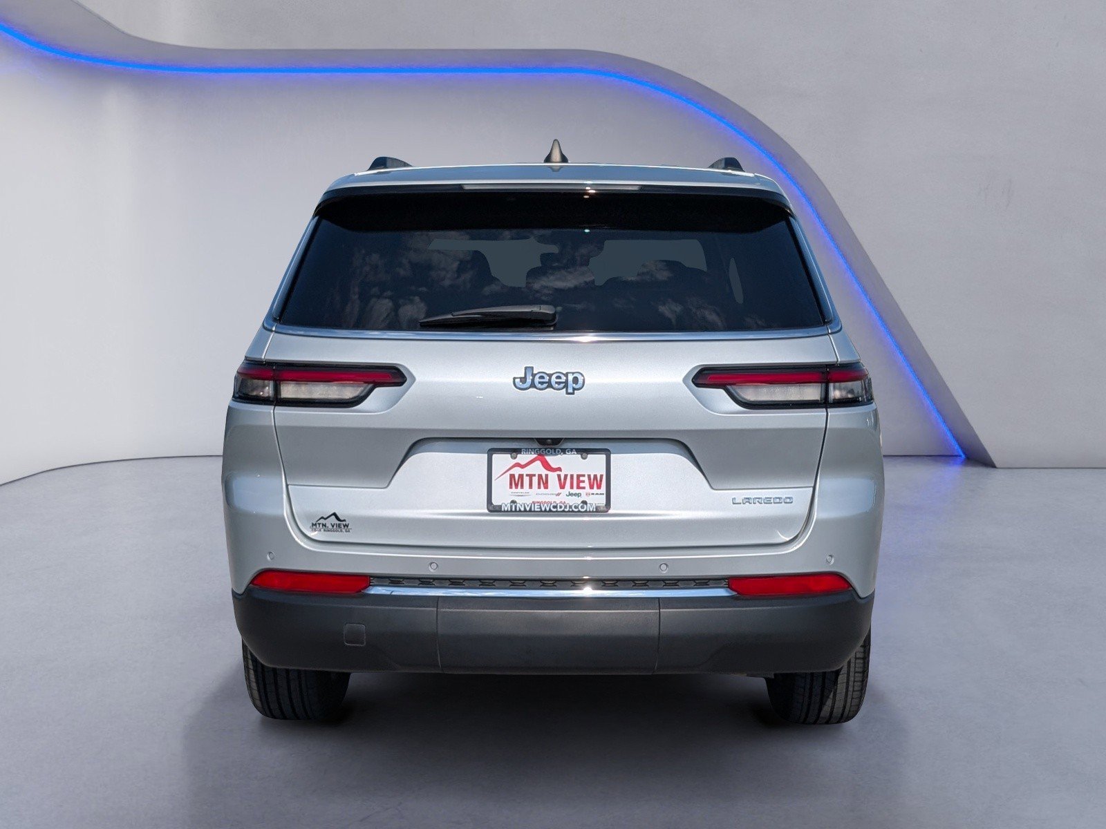 Used 2023 Jeep Grand Cherokee L Laredo RWD image 8