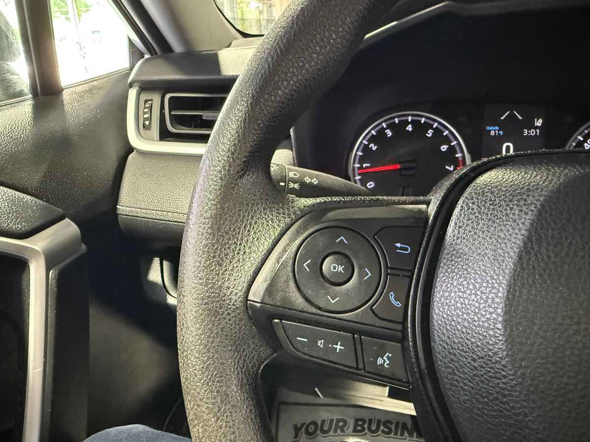 Used 2022 Toyota RAV4 LE image 25